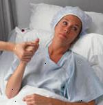 Εικόνα μιας γυναίκας, αναξιοπαθούντα, στο κρεβάτι του νοσοκομείου