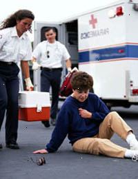 Εικόνα γυναίκα θύμα καρδιακής προσβολής, σφίξιμο στο στήθος της Εικόνα γυναίκα θύμα καρδιακής προσβολής, σφίξιμο στο στήθος της