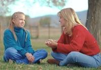 Εικόνα μιας γυναίκας να μιλάμε για έναν έφηβο κορίτσι Εικόνα μιας γυναίκας να μιλάμε για έναν έφηβο κορίτσι