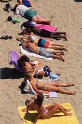 90 τοις εκατό όλων των μελανωμάτων σχετίζονται με το χρόνο στον ήλιο. 90 τοις εκατό όλων των μελανωμάτων σχετίζονται με το χρόνο στον ήλιο.