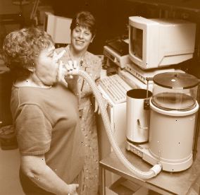 Χρησιμοποιώντας ένα σπιρόμετρο Χρησιμοποιώντας ένα σπιρόμετρο